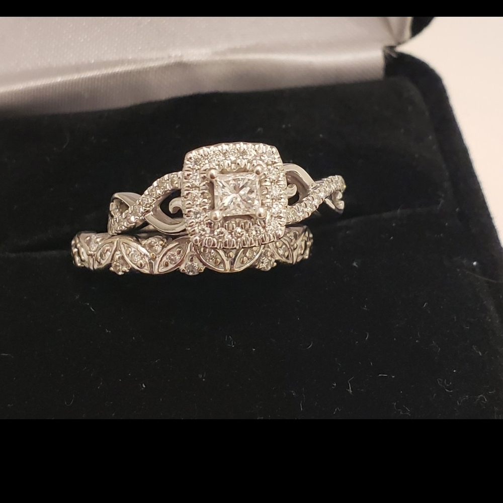 Zales Dazzling 10k gold diamond engagement ring and wedding band set - Picture 7 of 12